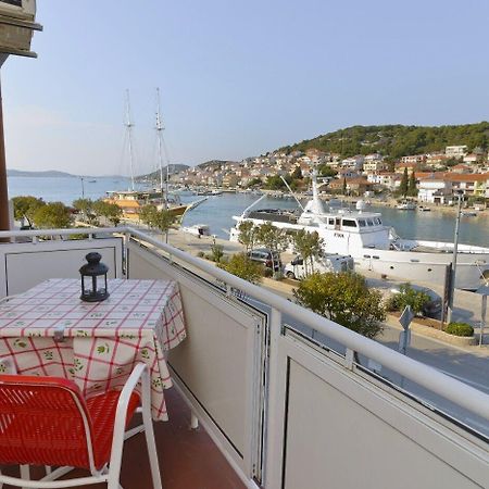 Apartments Ive - With Sea View Tisno Eksteriør bilde