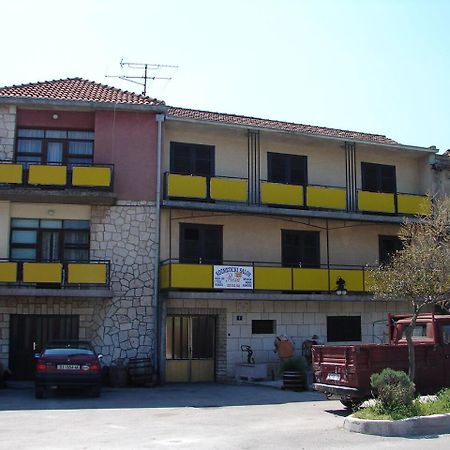 Apartments Ive - With Sea View Tisno Eksteriør bilde
